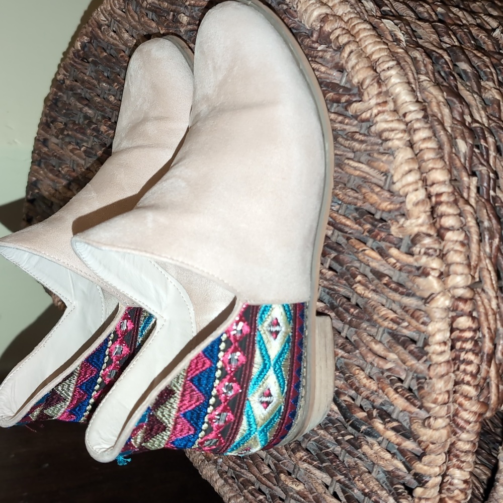 Wild G Booties 8.5